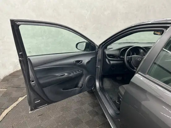 TOYOTA-YARIS-2025