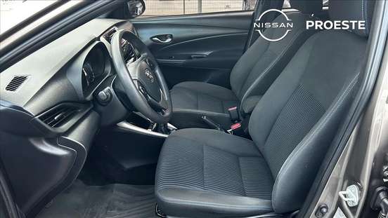 TOYOTA-YARIS-2019