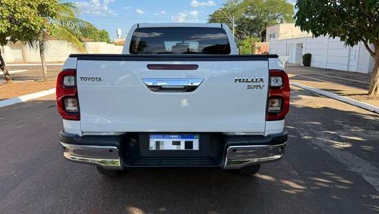 TOYOTA-HILUX-2024