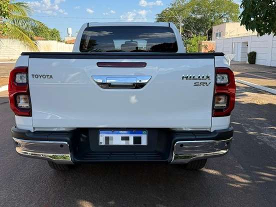 TOYOTA-HILUX-2.8 D-4D TURBO DIESEL CD SRV 4X4 AUTOMÁTICO TOYOTA-HILUX-2024