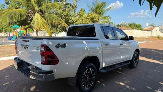 TOYOTA-HILUX-2024