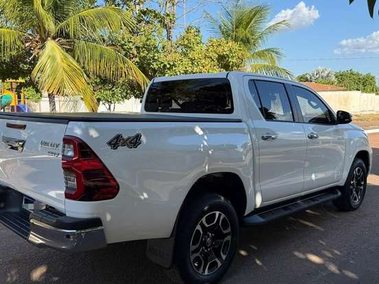 TOYOTA-HILUX-2.8 D-4D TURBO DIESEL CD SRV 4X4 AUTOMÁTICO TOYOTA-HILUX-2024