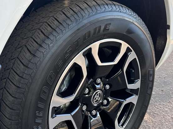 TOYOTA-HILUX-2.8 D-4D TURBO DIESEL CD SRV 4X4 AUTOMÁTICO TOYOTA-HILUX-2024