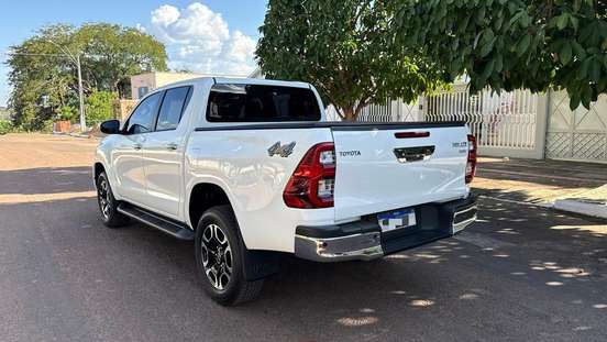 TOYOTA-HILUX-2024