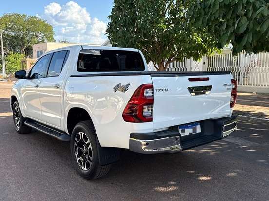 TOYOTA-HILUX-2.8 D-4D TURBO DIESEL CD SRV 4X4 AUTOMÁTICO TOYOTA-HILUX-2024