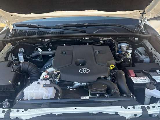 TOYOTA-HILUX-2.8 D-4D TURBO DIESEL CD SRV 4X4 AUTOMÁTICO TOYOTA-HILUX-2024
