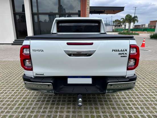 TOYOTA-HILUX-2024
