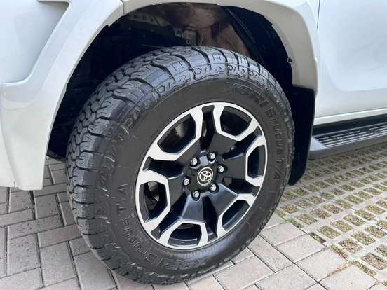 TOYOTA-HILUX-2024