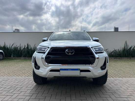 TOYOTA-HILUX-2024