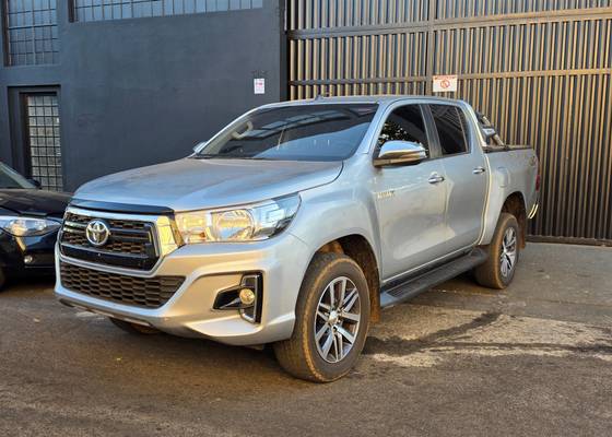 TOYOTA HILUX 2.8 SRV 4X4 CD 16V DIESEL 4P AUTOMÁTICO