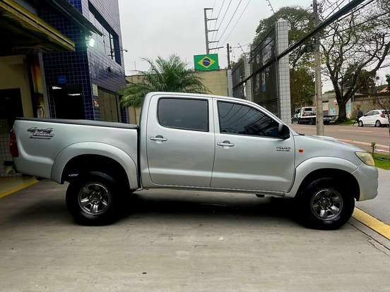 TOYOTA-HILUX-2015