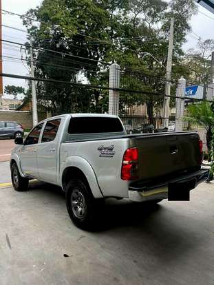 TOYOTA-HILUX-2015