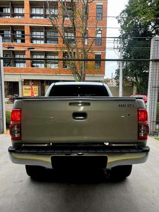 TOYOTA-HILUX-2015