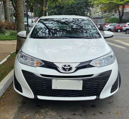TOYOTA-YARIS-2022