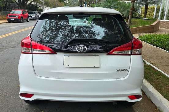 TOYOTA-YARIS-2022