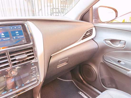 TOYOTA-YARIS-2019