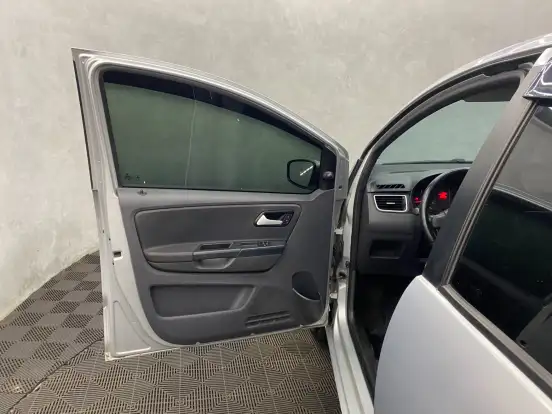 VOLKSWAGEN-FOX-1.0 MI 8V FLEX 4P MANUAL VOLKSWAGEN-FOX-2013
