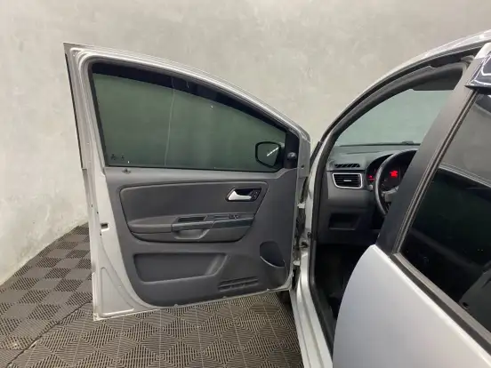 VOLKSWAGEN-FOX-2013