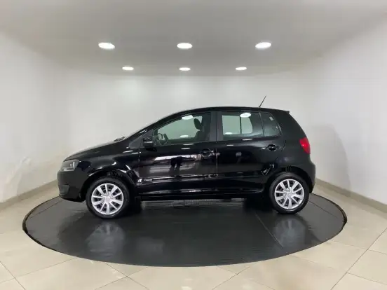 VOLKSWAGEN-FOX-2014