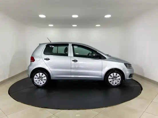 VOLKSWAGEN-FOX-2015