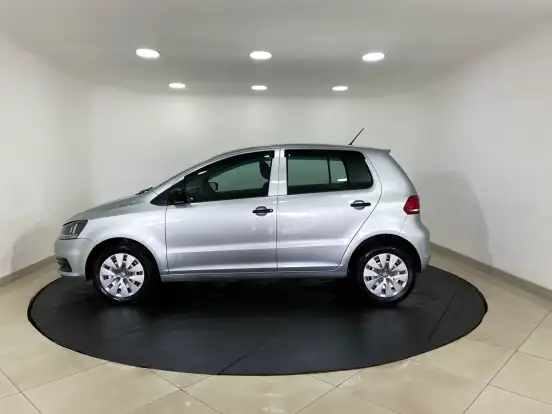 VOLKSWAGEN-FOX-2015