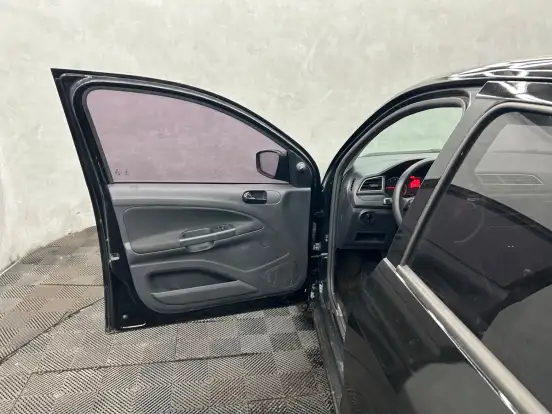 VOLKSWAGEN-GOL-2023