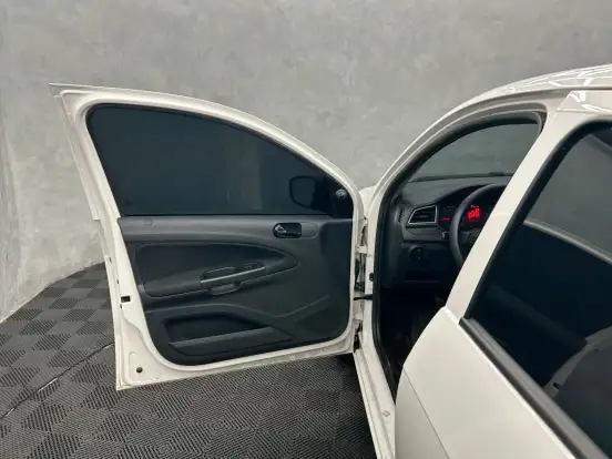 VOLKSWAGEN-GOL-2023