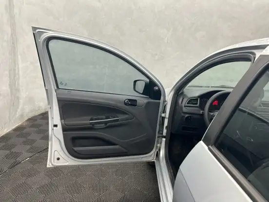 VOLKSWAGEN-GOL-2020