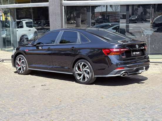 VOLKSWAGEN-JETTA-2023