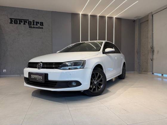 VOLKSWAGEN JETTA 2.0 COMFORTLINE FLEX 4P MANUAL