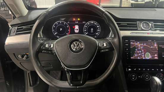 VOLKSWAGEN-PASSAT-2017