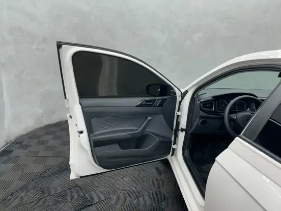 VOLKSWAGEN-POLO-2025