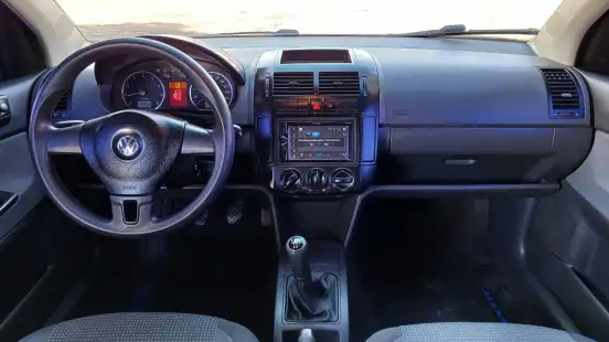 VOLKSWAGEN-POLO SEDAN-2012