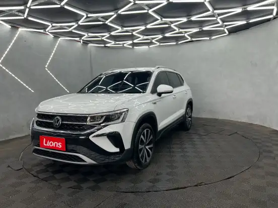 VOLKSWAGEN-TAOS-2023