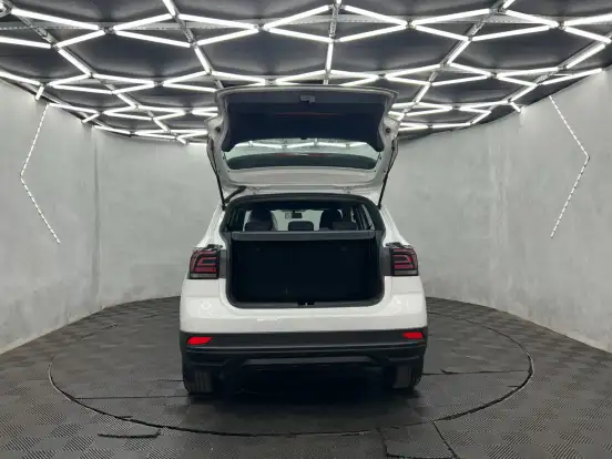 VOLKSWAGEN-T-CROSS-2023