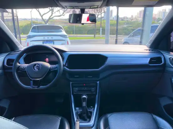 VOLKSWAGEN-T-CROSS-2021