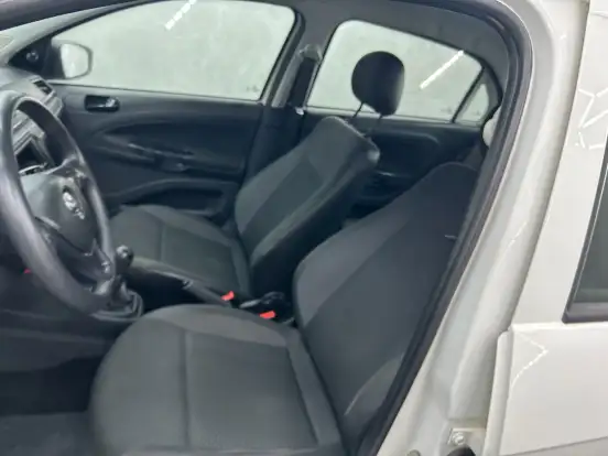 VOLKSWAGEN-VOYAGE-2023