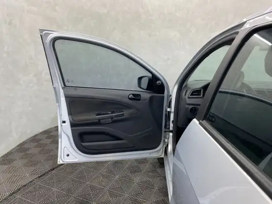 VOLKSWAGEN-VOYAGE-2020