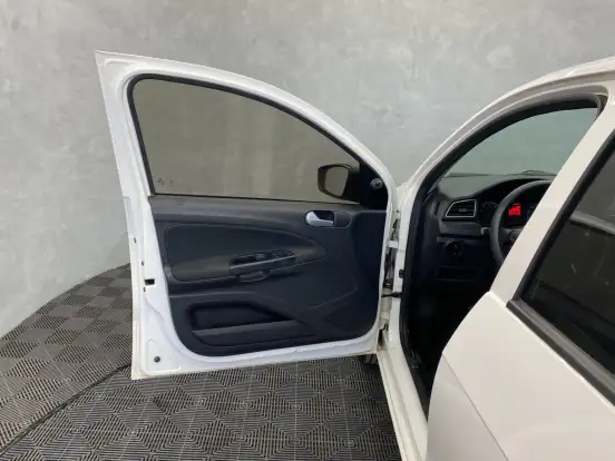 VOLKSWAGEN-VOYAGE-2018