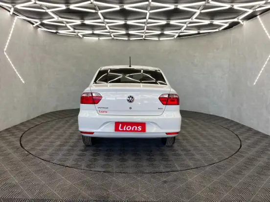 VOLKSWAGEN-VOYAGE-2018