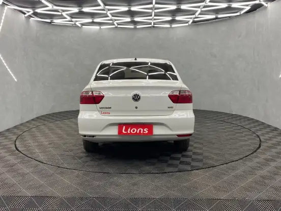 VOLKSWAGEN-VOYAGE-2018
