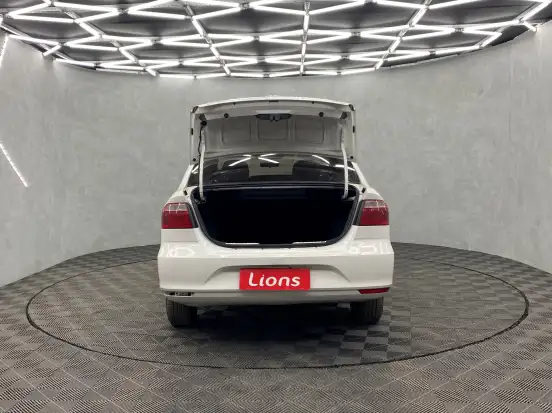 VOLKSWAGEN-VOYAGE-2018