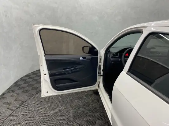 VOLKSWAGEN-VOYAGE-1.6 MSI TOTALFLEX TRENDLINE 4P MANUAL VOLKSWAGEN-VOYAGE-2018