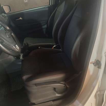 VOLKSWAGEN-CROSSFOX-2014