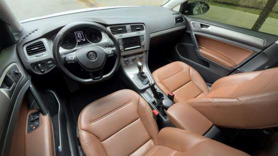 VOLKSWAGEN-GOLF-2015