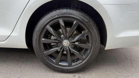 VOLKSWAGEN-GOLF-2015