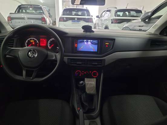 VOLKSWAGEN-POLO-2017