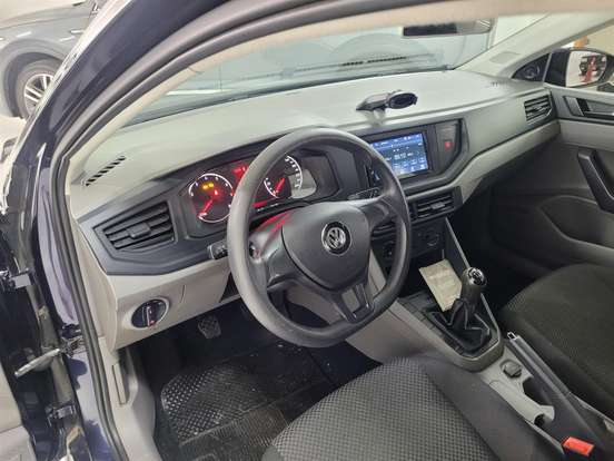 VOLKSWAGEN-POLO-2017