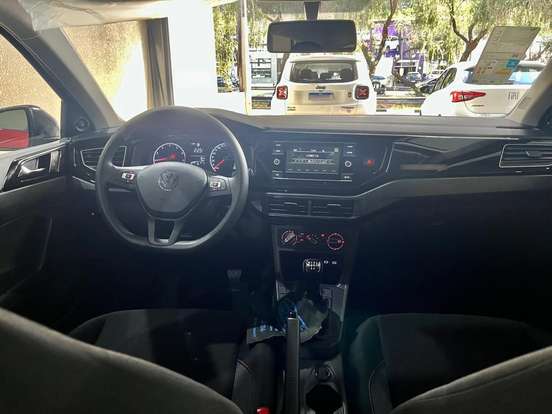 VOLKSWAGEN-POLO-2023