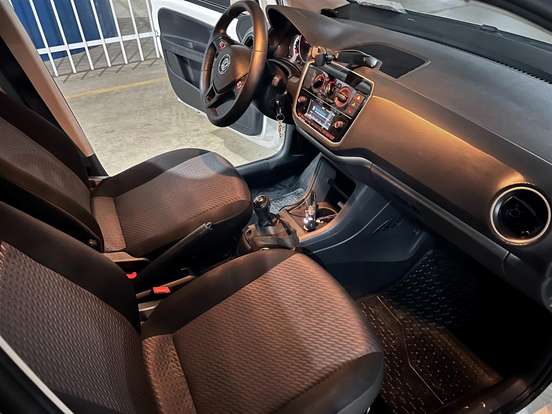 VOLKSWAGEN-UP-2019